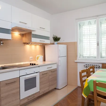 Nevia Apartment Makarska