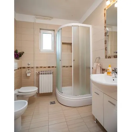 Nevia מאקרסקה