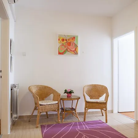 Nevia מאקרסקה